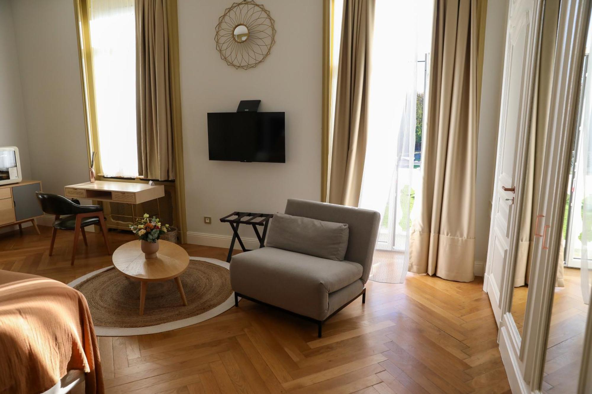 Sequoias Golf & Ressort Hotel Ruy-Montceau Exterior photo