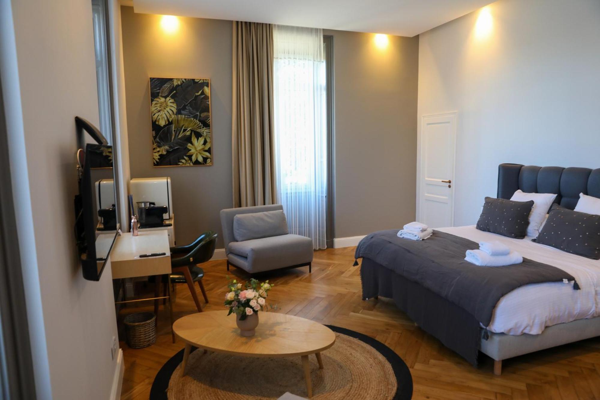 Sequoias Golf & Ressort Hotel Ruy-Montceau Exterior photo